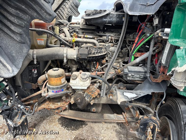 image for item FG1131 2017 Freightliner Cascadia 125 semi truck