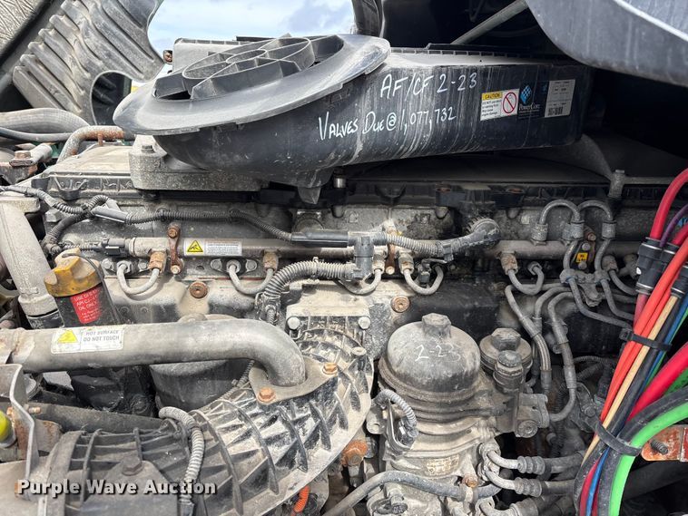 image for item FG1131 2017 Freightliner Cascadia 125 semi truck