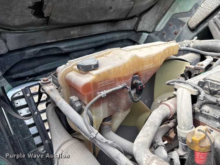 image for item FG1131 2017 Freightliner Cascadia 125 semi truck