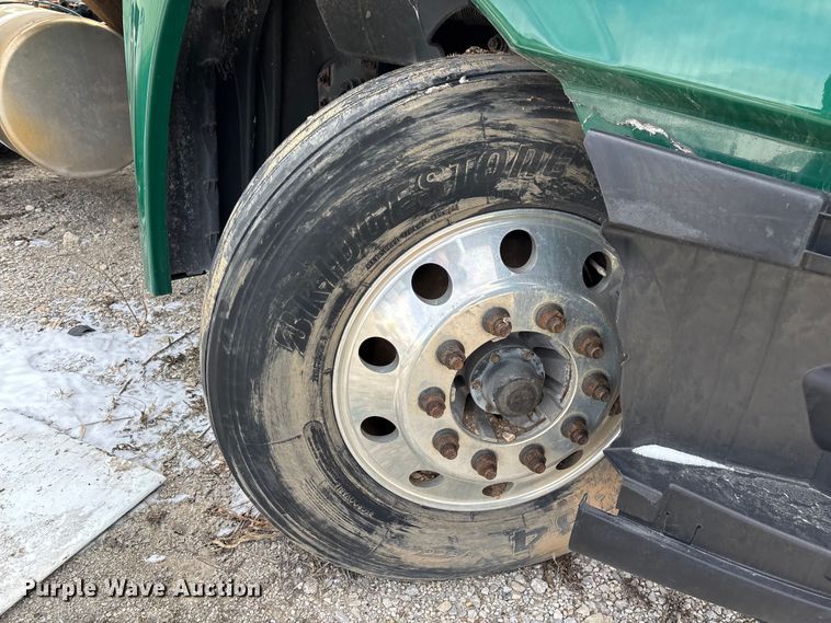 image for item FG1131 2017 Freightliner Cascadia 125 semi truck