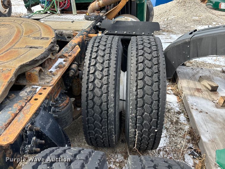 image for item FG1131 2017 Freightliner Cascadia 125 semi truck