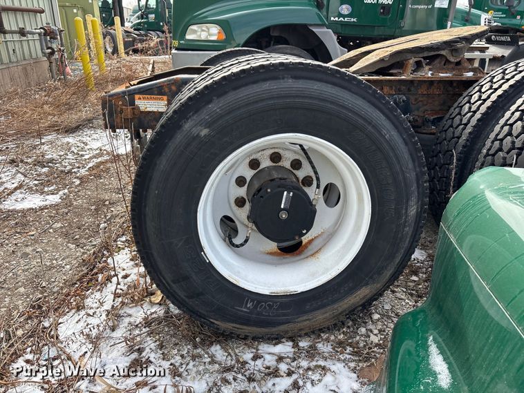 image for item FG1131 2017 Freightliner Cascadia 125 semi truck