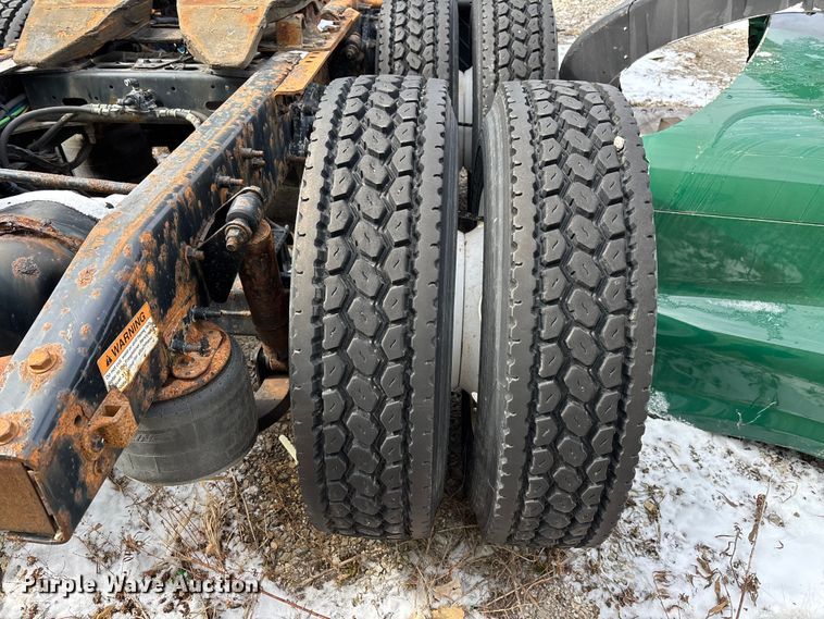 image for item FG1131 2017 Freightliner Cascadia 125 semi truck