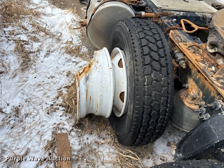 image for item FG1131 2017 Freightliner Cascadia 125 semi truck