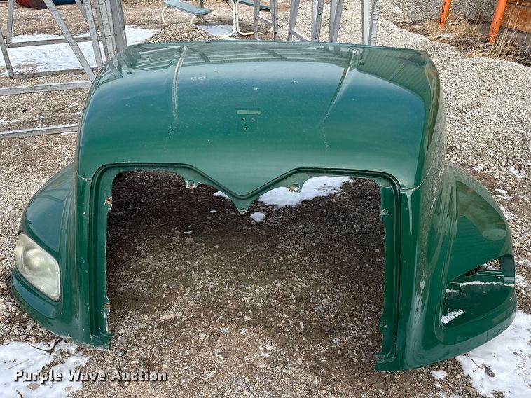 image for item FG1131 2017 Freightliner Cascadia 125 semi truck