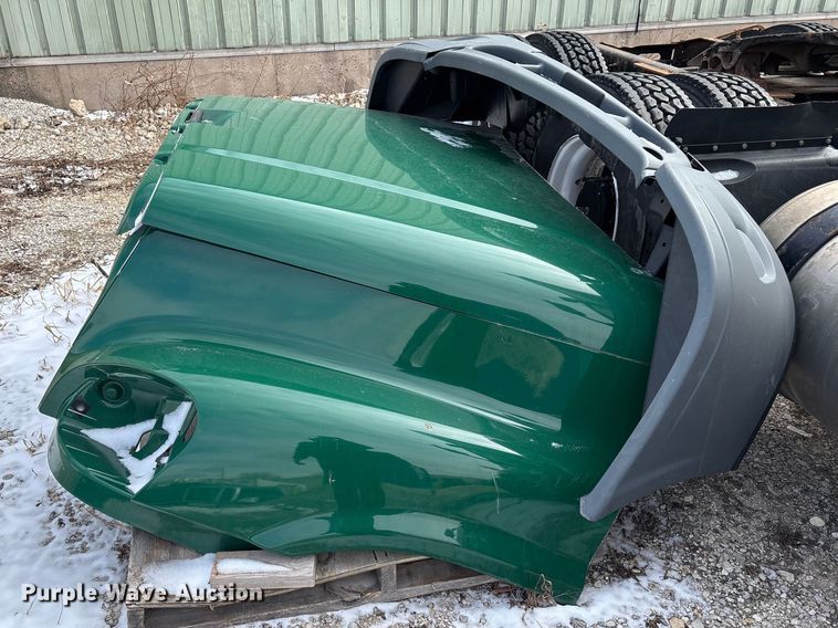 image for item FG1131 2017 Freightliner Cascadia 125 semi truck