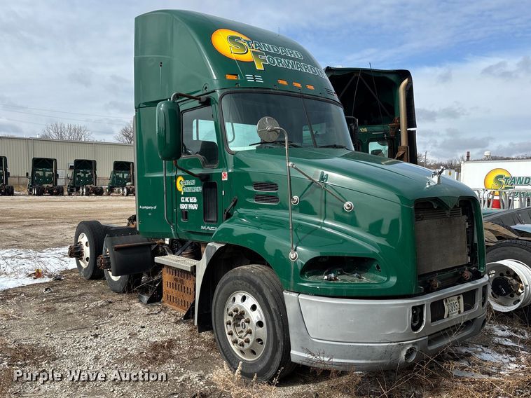 image for item FG1132 2016 Mack CXU613 semi truck