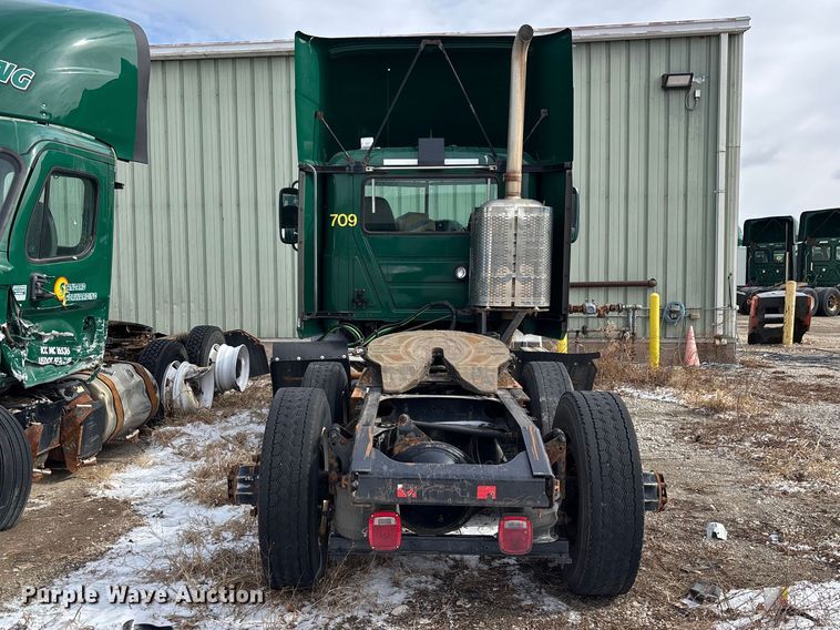 image for item FG1132 2016 Mack CXU613 semi truck