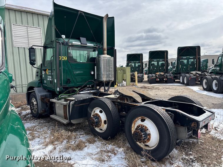 image for item FG1132 2016 Mack CXU613 semi truck