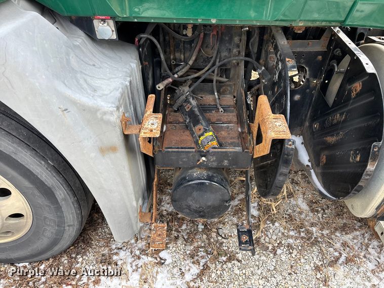 image for item FG1132 2016 Mack CXU613 semi truck