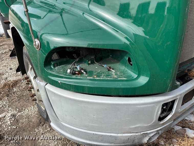 image for item FG1132 2016 Mack CXU613 semi truck