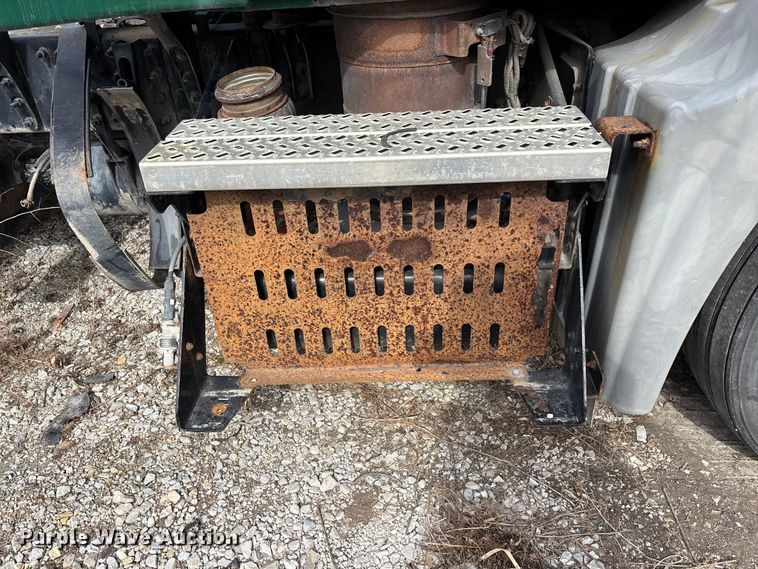 image for item FG1132 2016 Mack CXU613 semi truck