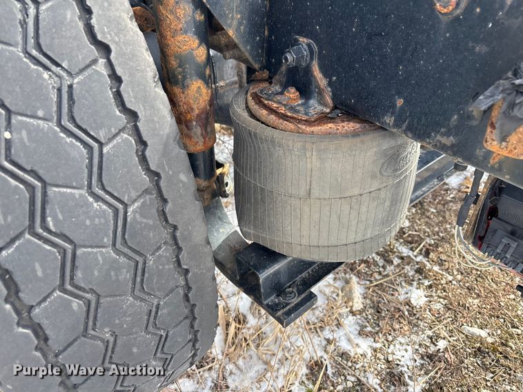 image for item FG1132 2016 Mack CXU613 semi truck