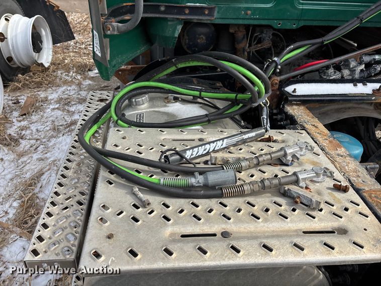 image for item FG1132 2016 Mack CXU613 semi truck