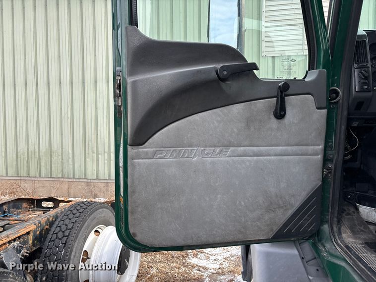 image for item FG1132 2016 Mack CXU613 semi truck