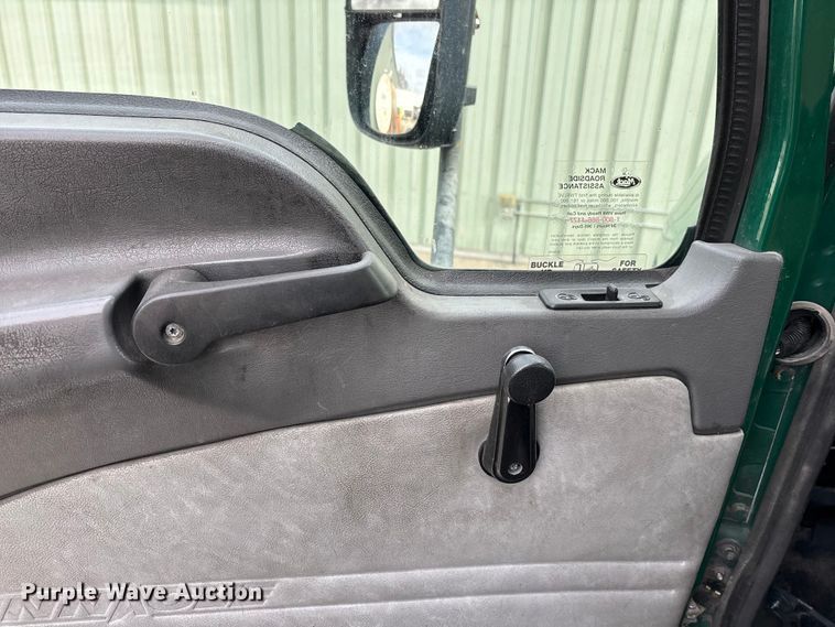 image for item FG1132 2016 Mack CXU613 semi truck