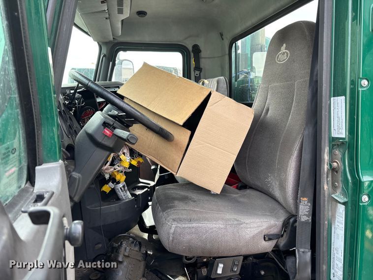 image for item FG1132 2016 Mack CXU613 semi truck