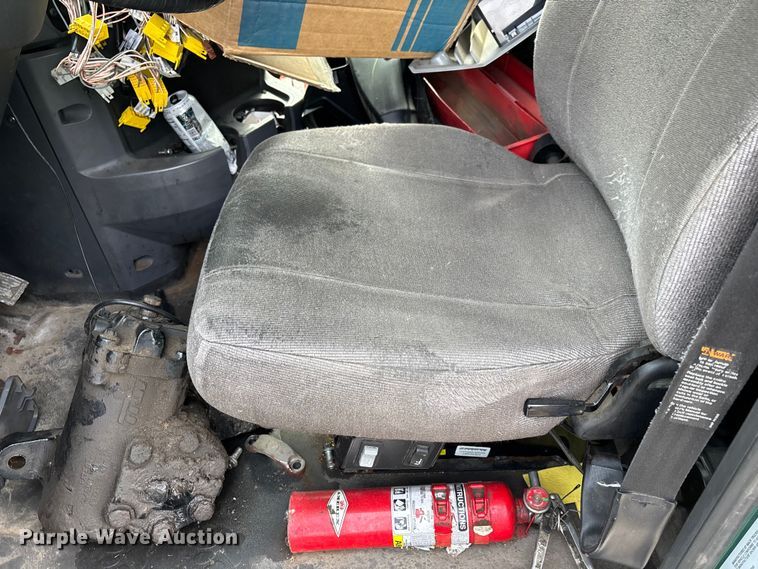 image for item FG1132 2016 Mack CXU613 semi truck