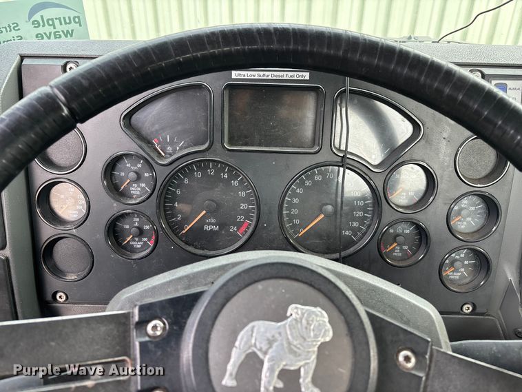 image for item FG1132 2016 Mack CXU613 semi truck