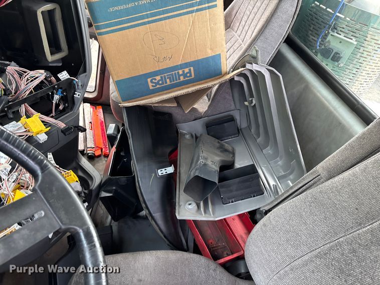 image for item FG1132 2016 Mack CXU613 semi truck