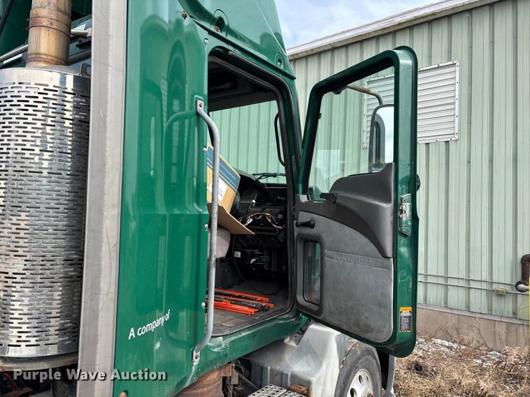 image for item FG1132 2016 Mack CXU613 semi truck