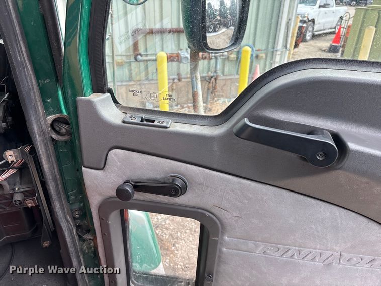 image for item FG1132 2016 Mack CXU613 semi truck