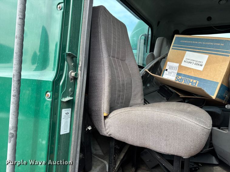 image for item FG1132 2016 Mack CXU613 semi truck