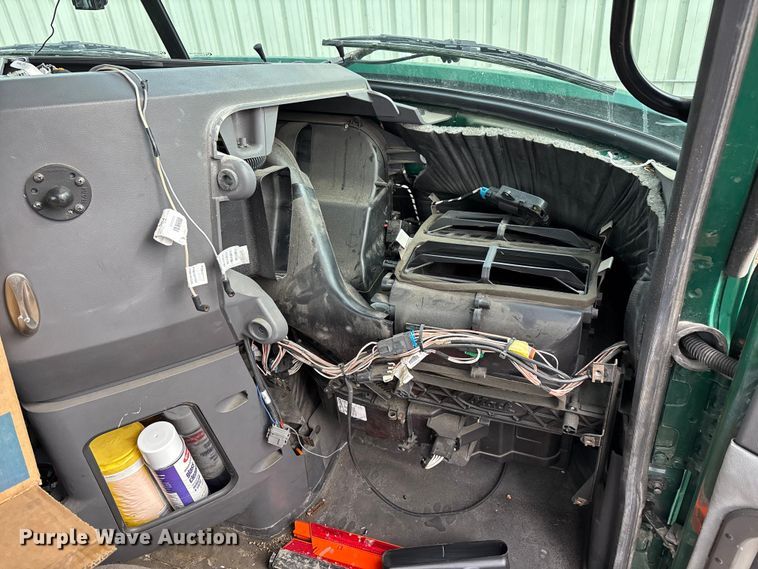 image for item FG1132 2016 Mack CXU613 semi truck