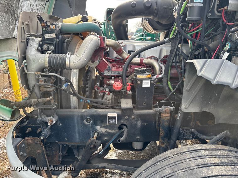 image for item FG1132 2016 Mack CXU613 semi truck