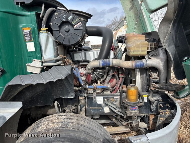 image for item FG1132 2016 Mack CXU613 semi truck