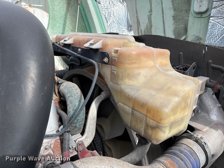 image for item FG1132 2016 Mack CXU613 semi truck