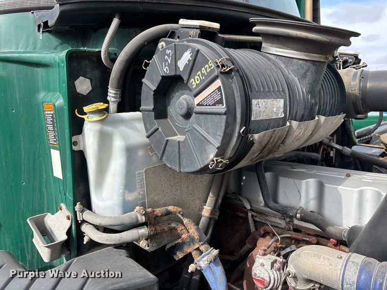 image for item FG1132 2016 Mack CXU613 semi truck