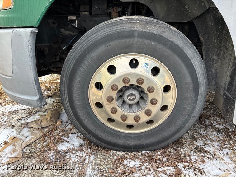 image for item FG1132 2016 Mack CXU613 semi truck