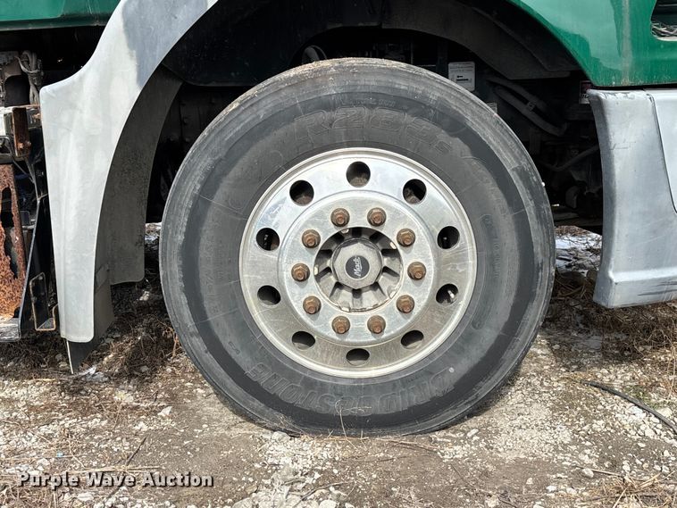 image for item FG1132 2016 Mack CXU613 semi truck