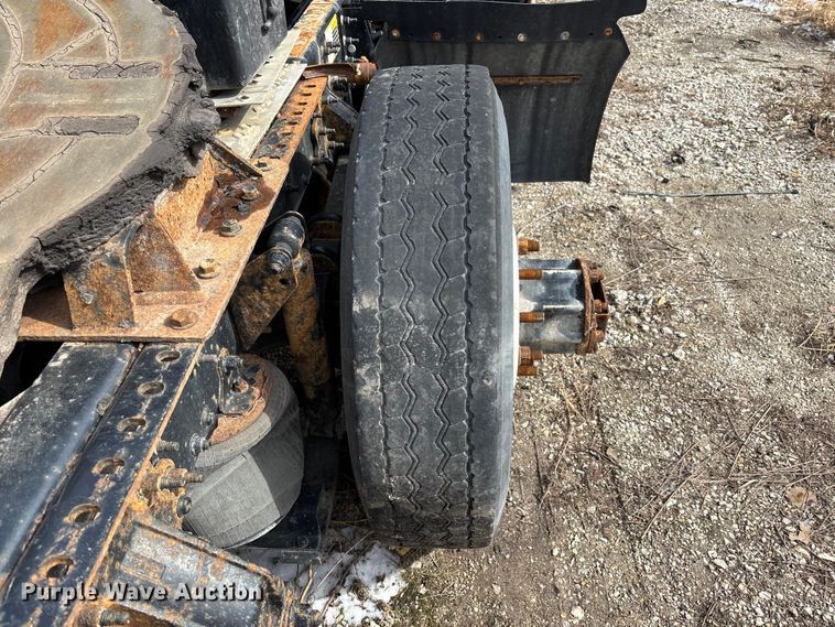 image for item FG1132 2016 Mack CXU613 semi truck