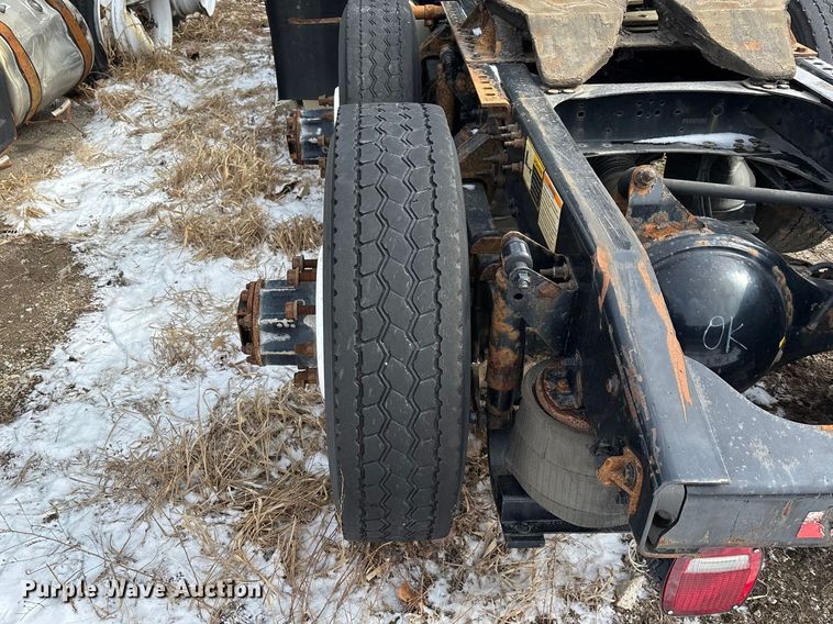 image for item FG1132 2016 Mack CXU613 semi truck