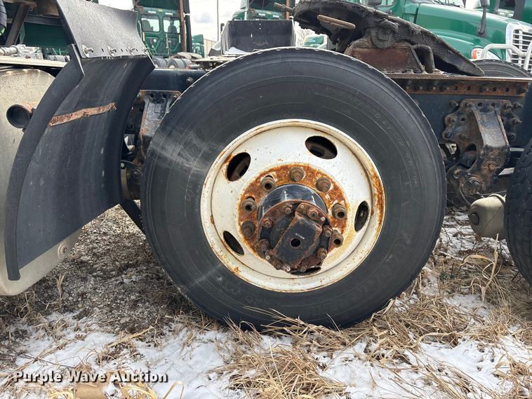 image for item FG1132 2016 Mack CXU613 semi truck