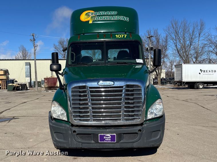 image for item FG1133 2017 Freightliner Cascadia 125 semi truck