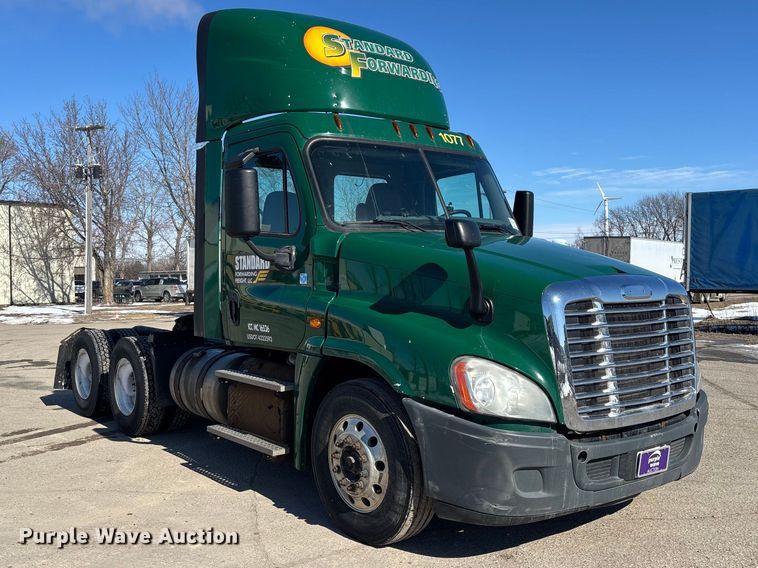 image for item FG1133 2017 Freightliner Cascadia 125 semi truck