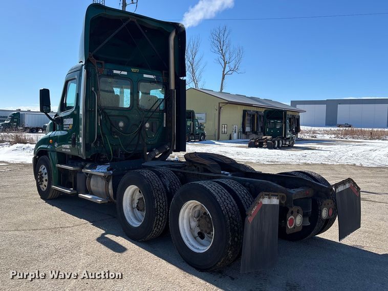 image for item FG1133 2017 Freightliner Cascadia 125 semi truck