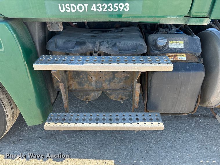 image for item FG1133 2017 Freightliner Cascadia 125 semi truck