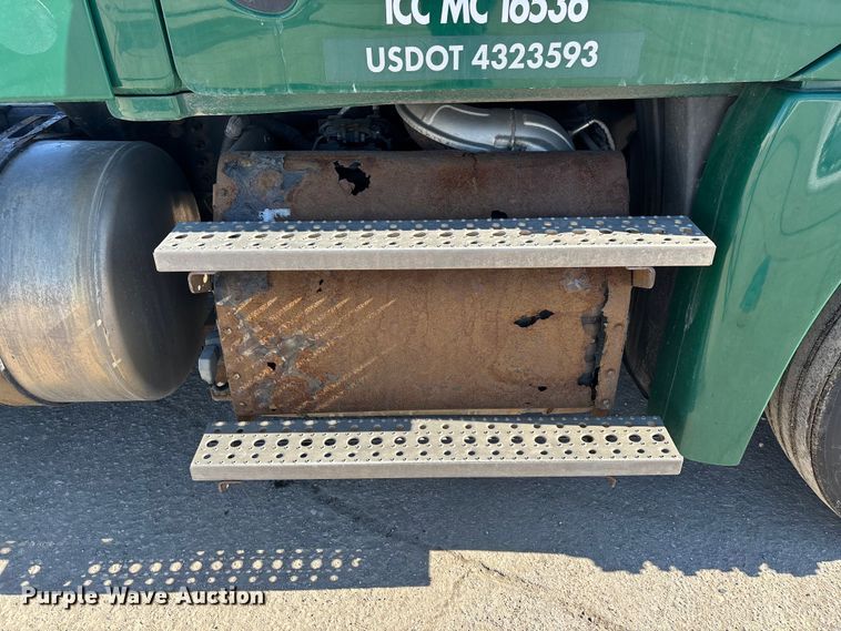 image for item FG1133 2017 Freightliner Cascadia 125 semi truck