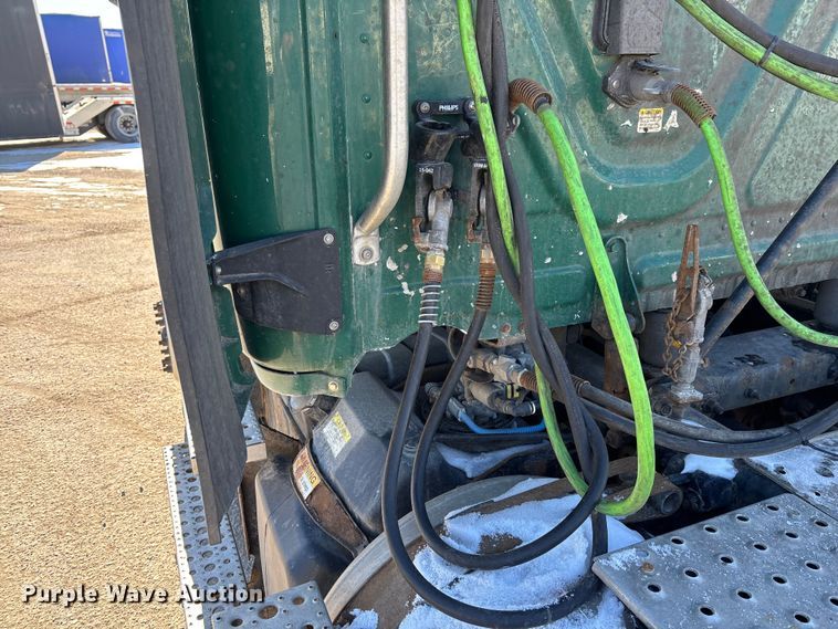 image for item FG1133 2017 Freightliner Cascadia 125 semi truck