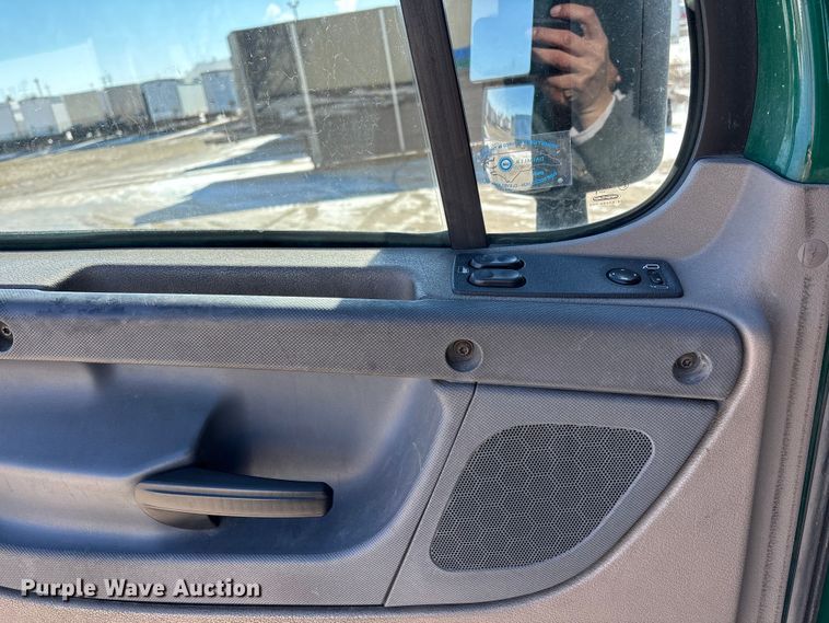 image for item FG1133 2017 Freightliner Cascadia 125 semi truck