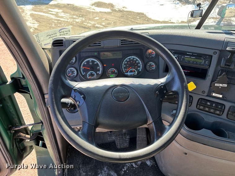 image for item FG1133 2017 Freightliner Cascadia 125 semi truck