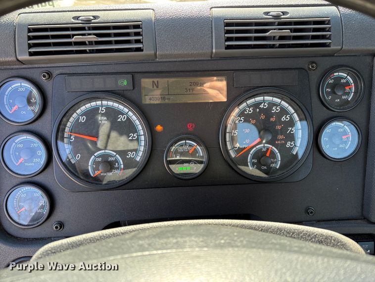 image for item FG1133 2017 Freightliner Cascadia 125 semi truck