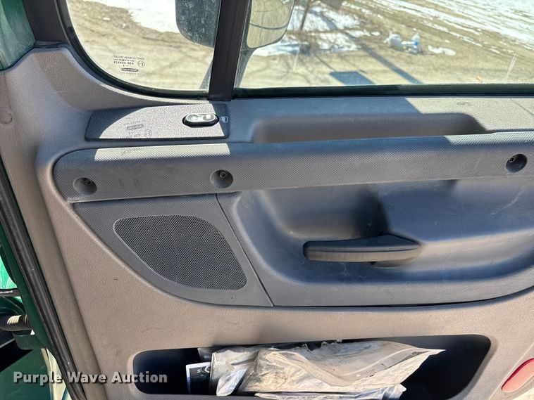 image for item FG1133 2017 Freightliner Cascadia 125 semi truck