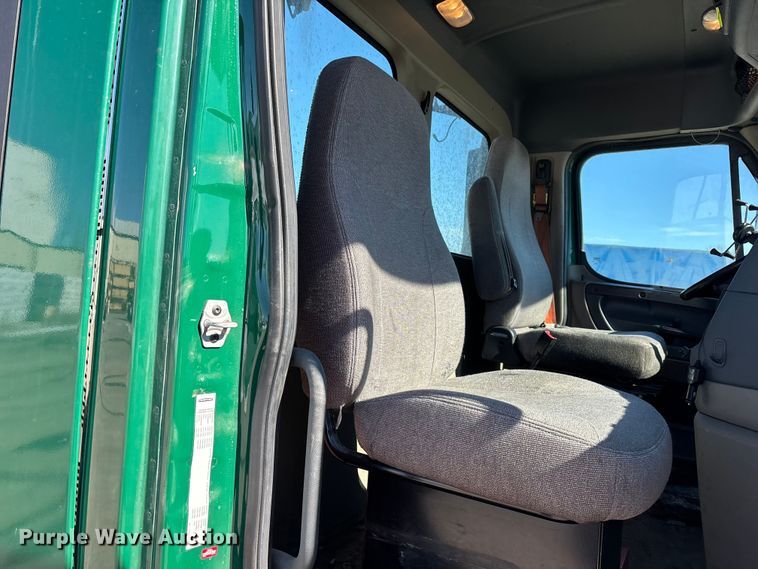 image for item FG1133 2017 Freightliner Cascadia 125 semi truck