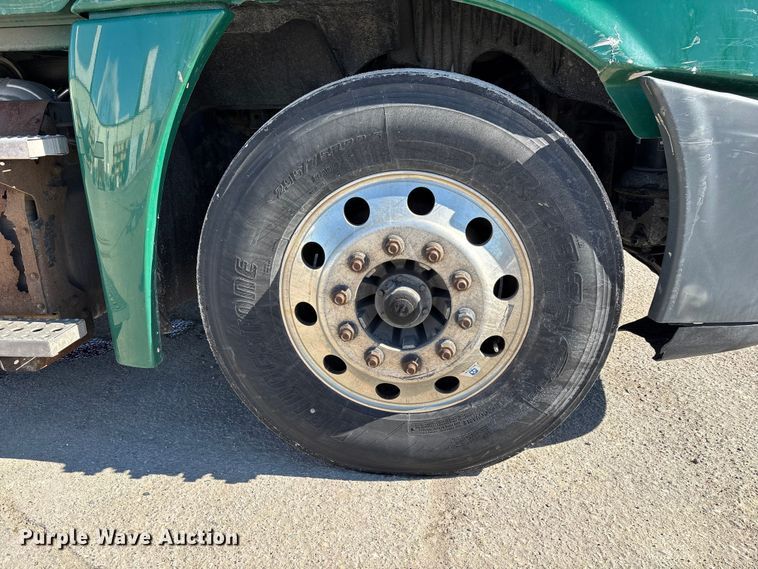 image for item FG1133 2017 Freightliner Cascadia 125 semi truck