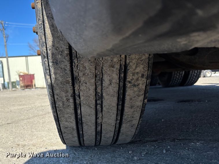 image for item FG1133 2017 Freightliner Cascadia 125 semi truck